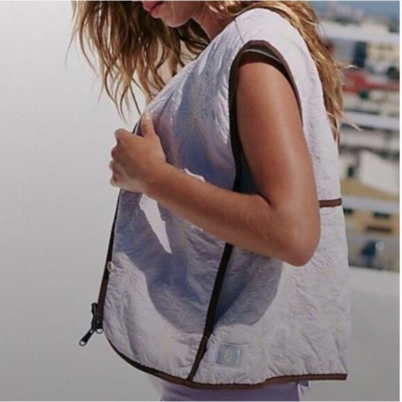 Free People Movement Kacie Reversible Quilted Liner Vest Size Large NWT - Picture 2 of 14